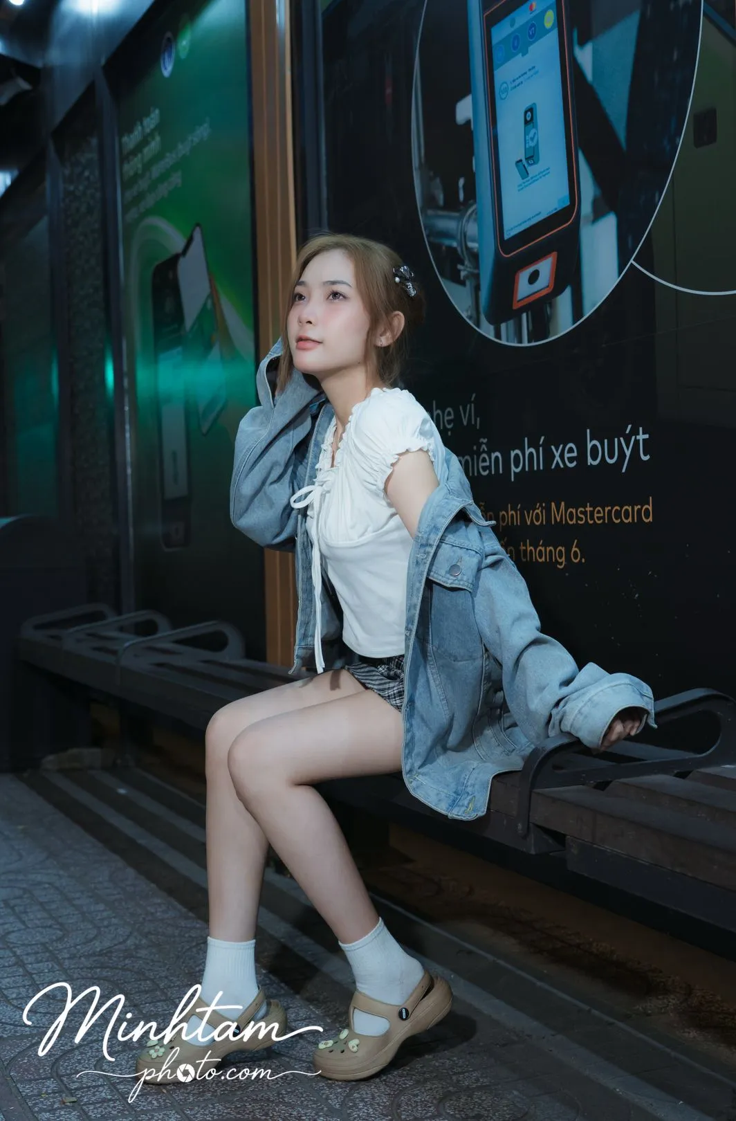 Chụp đêm tại trạm xe buýt Hàm Nghi