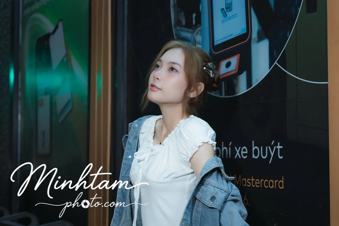 Chụp đêm tại trạm xe buýt Hàm Nghi