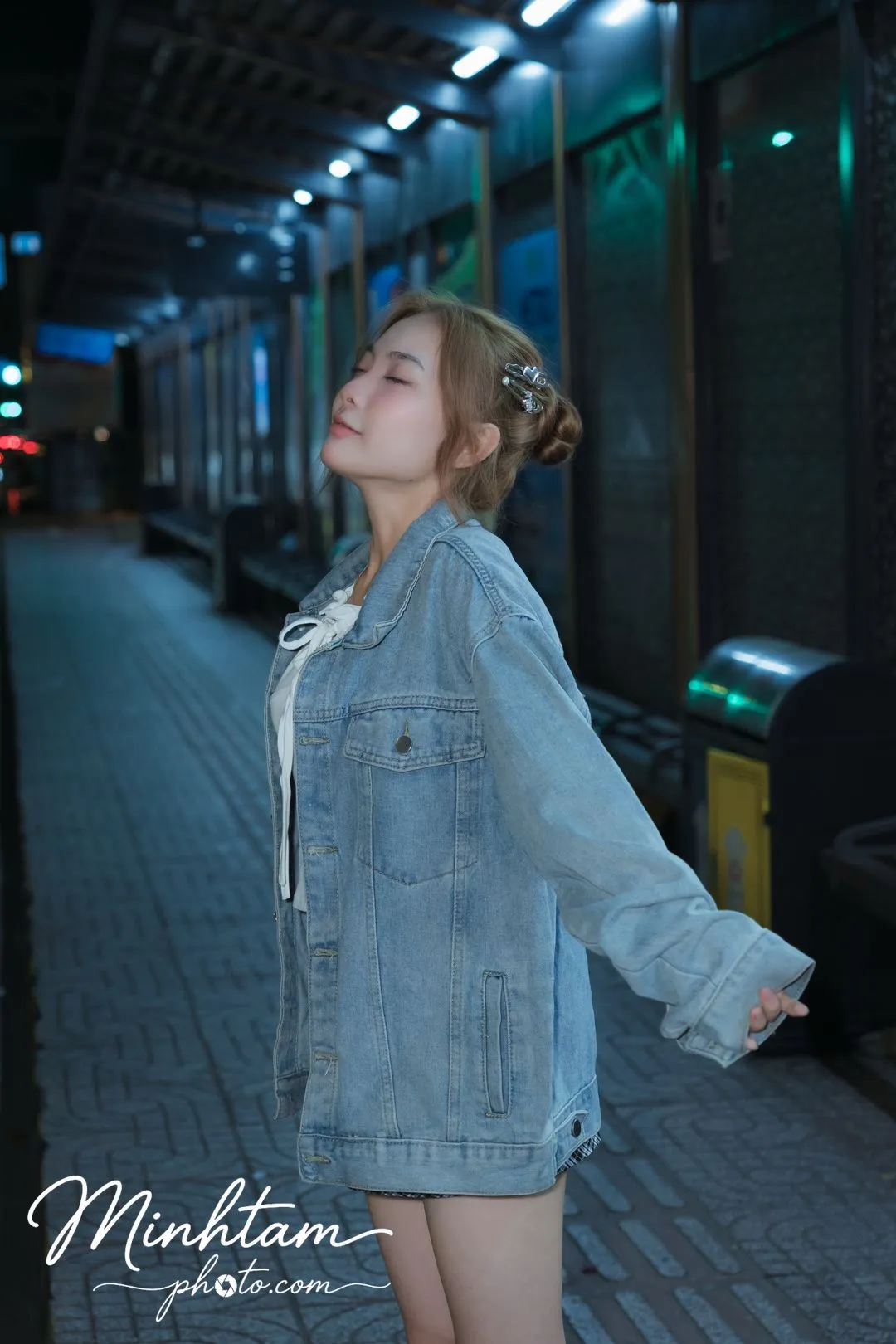 Chụp đêm tại trạm xe buýt Hàm Nghi