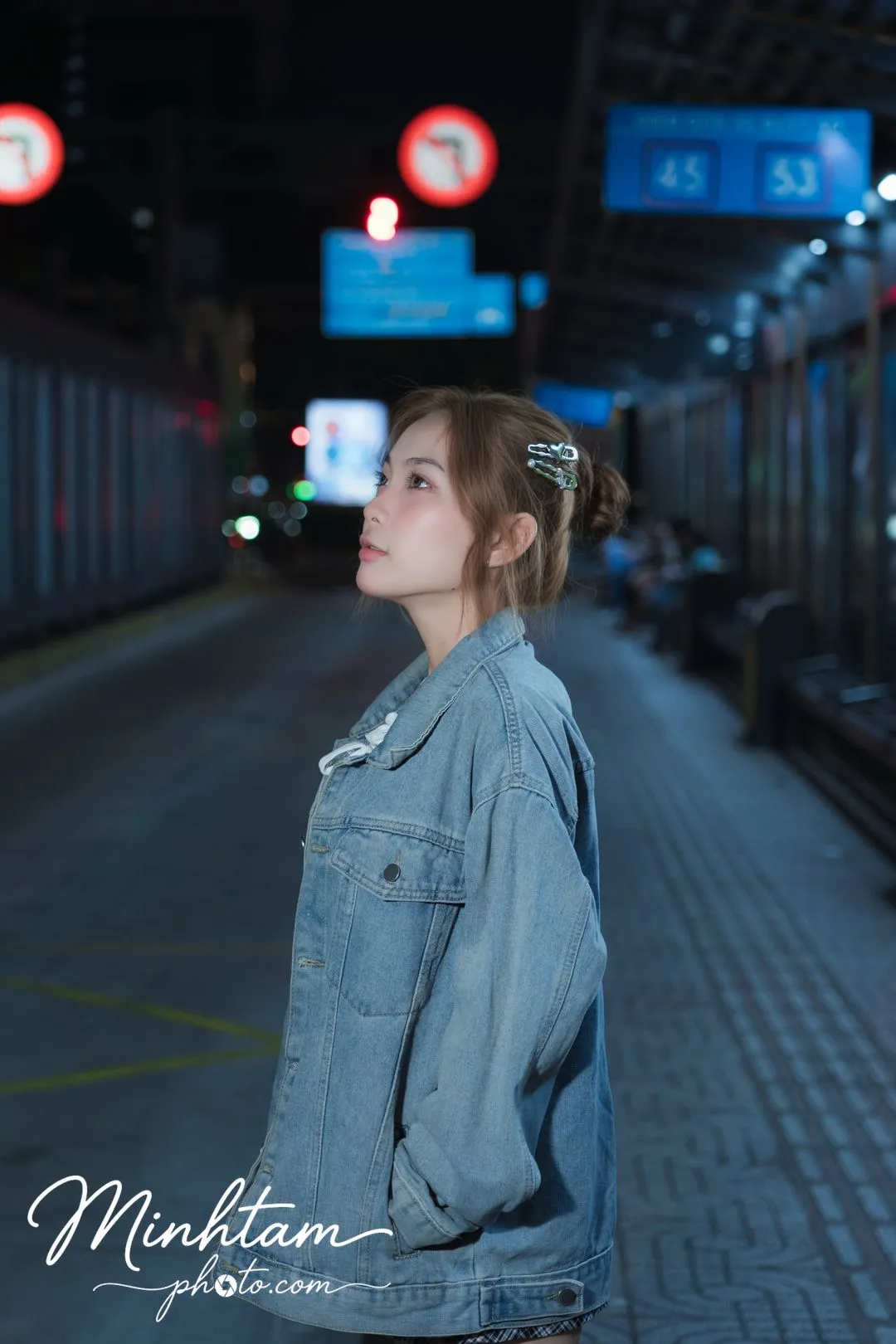 Chụp đêm tại trạm xe buýt Hàm Nghi