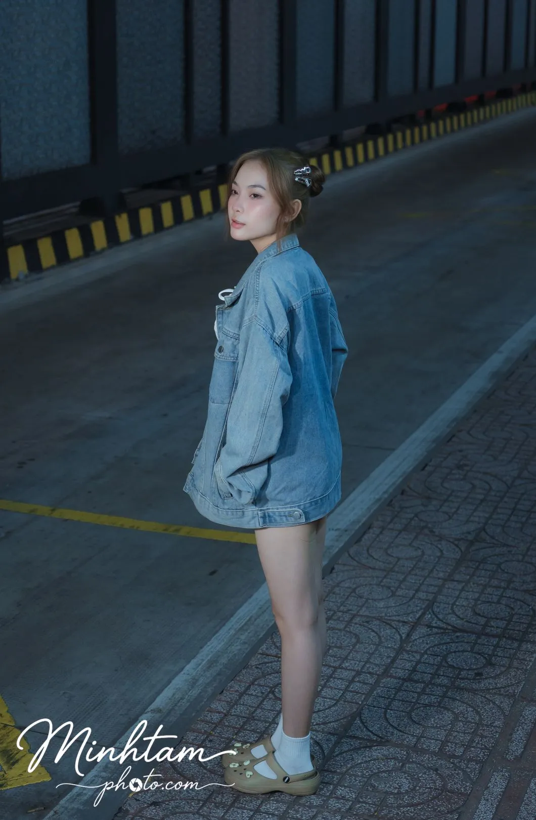 Chụp đêm tại trạm xe buýt Hàm Nghi