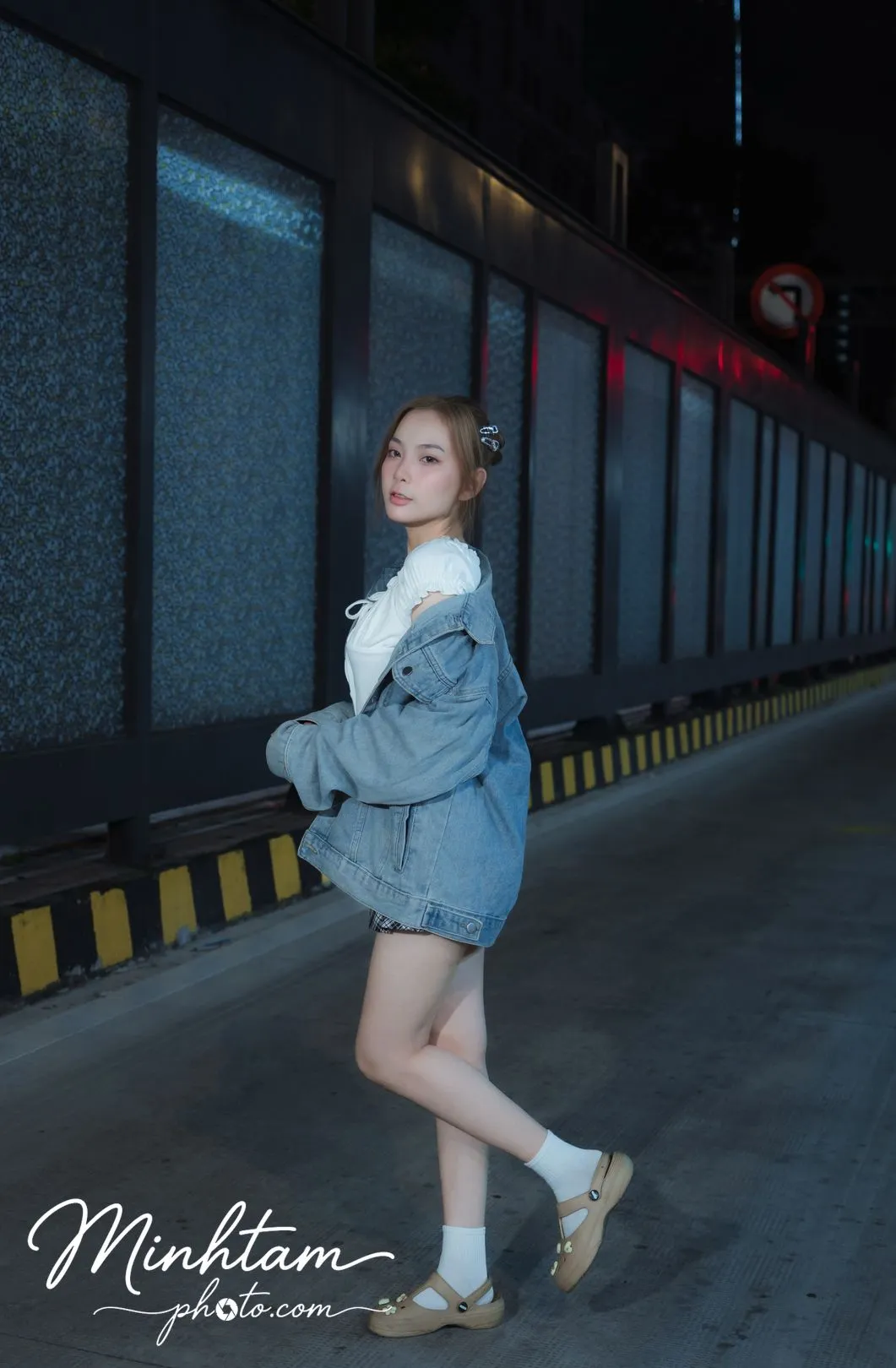 Chụp đêm tại trạm xe buýt Hàm Nghi