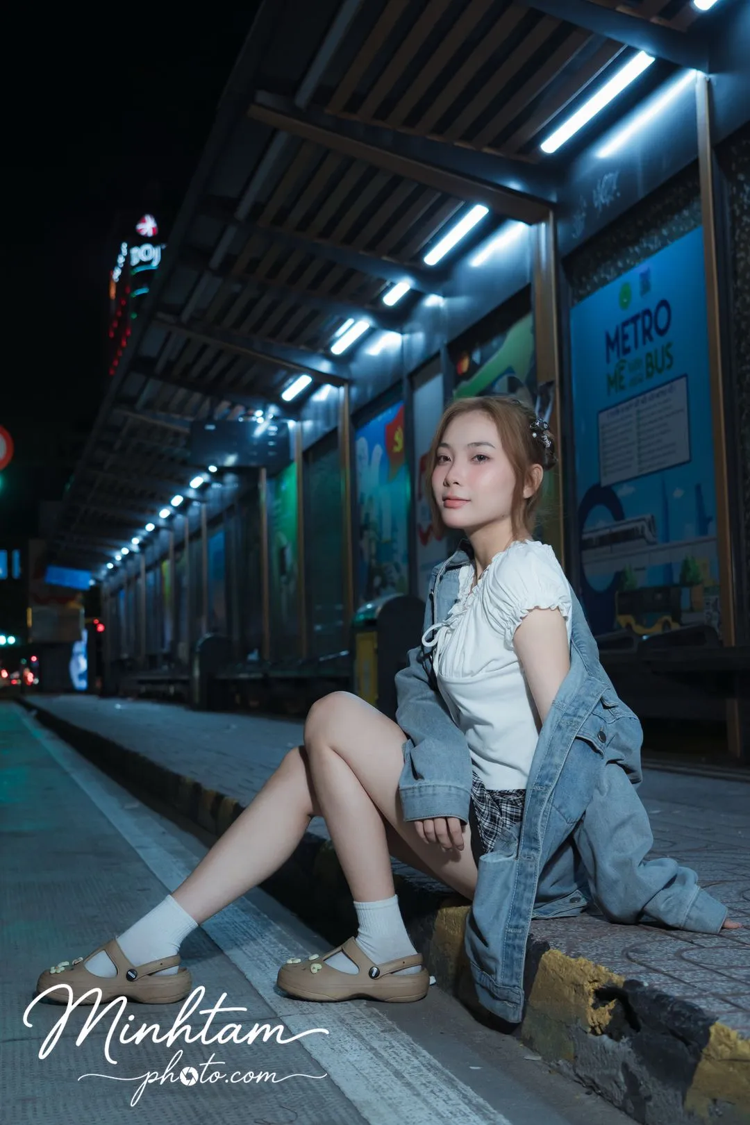 Chụp đêm tại trạm xe buýt Hàm Nghi