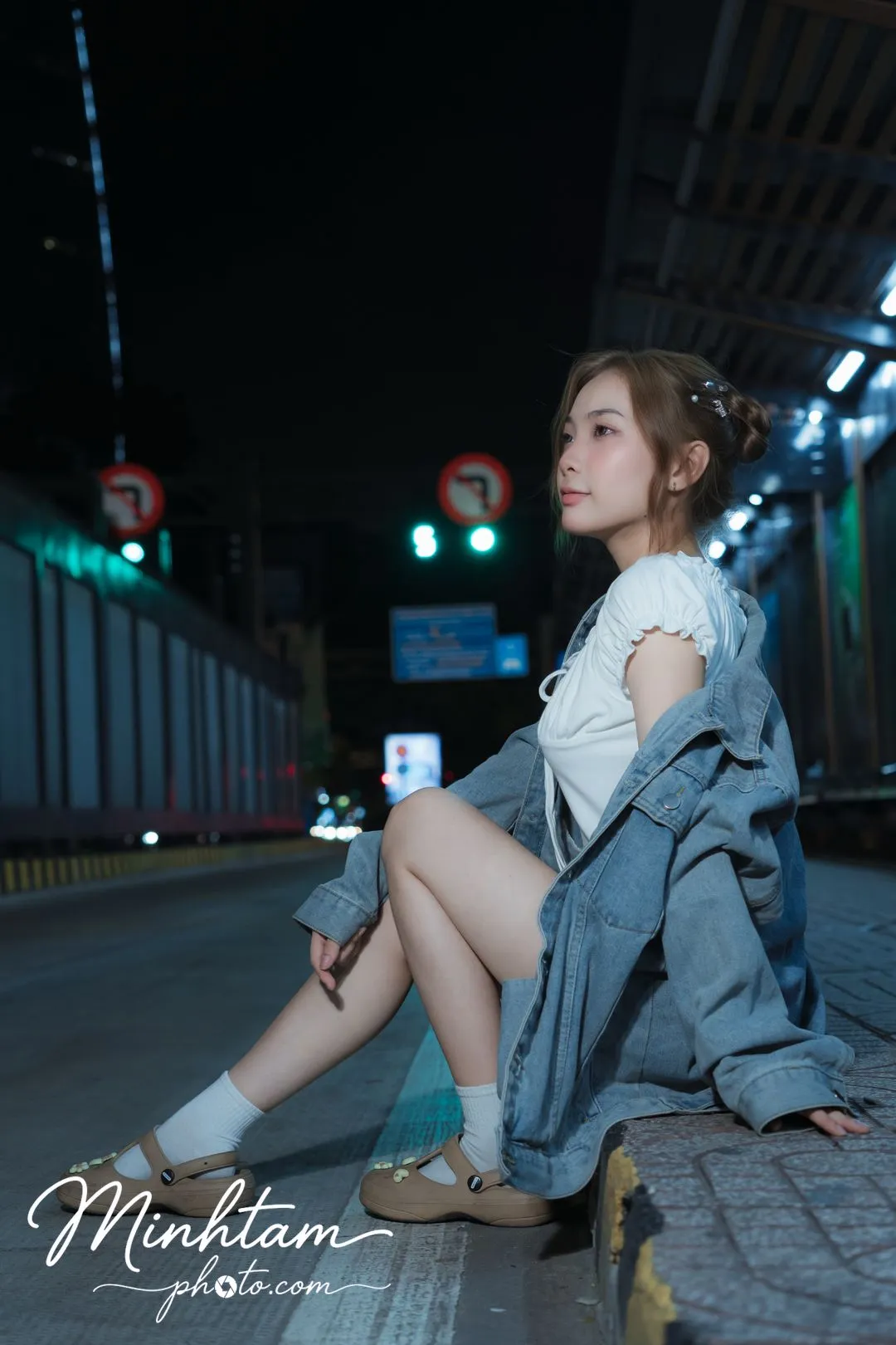 Chụp đêm tại trạm xe buýt Hàm Nghi