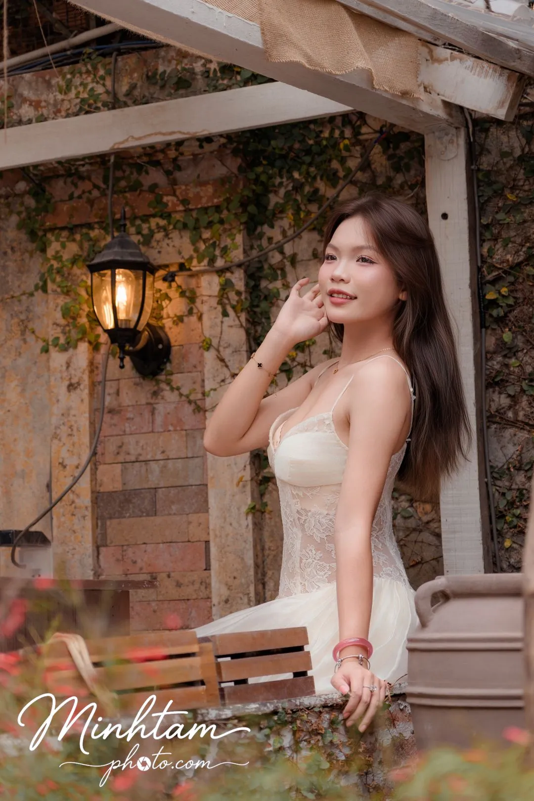 Chụp nàng thơ tại quán So Far So Good Coffee