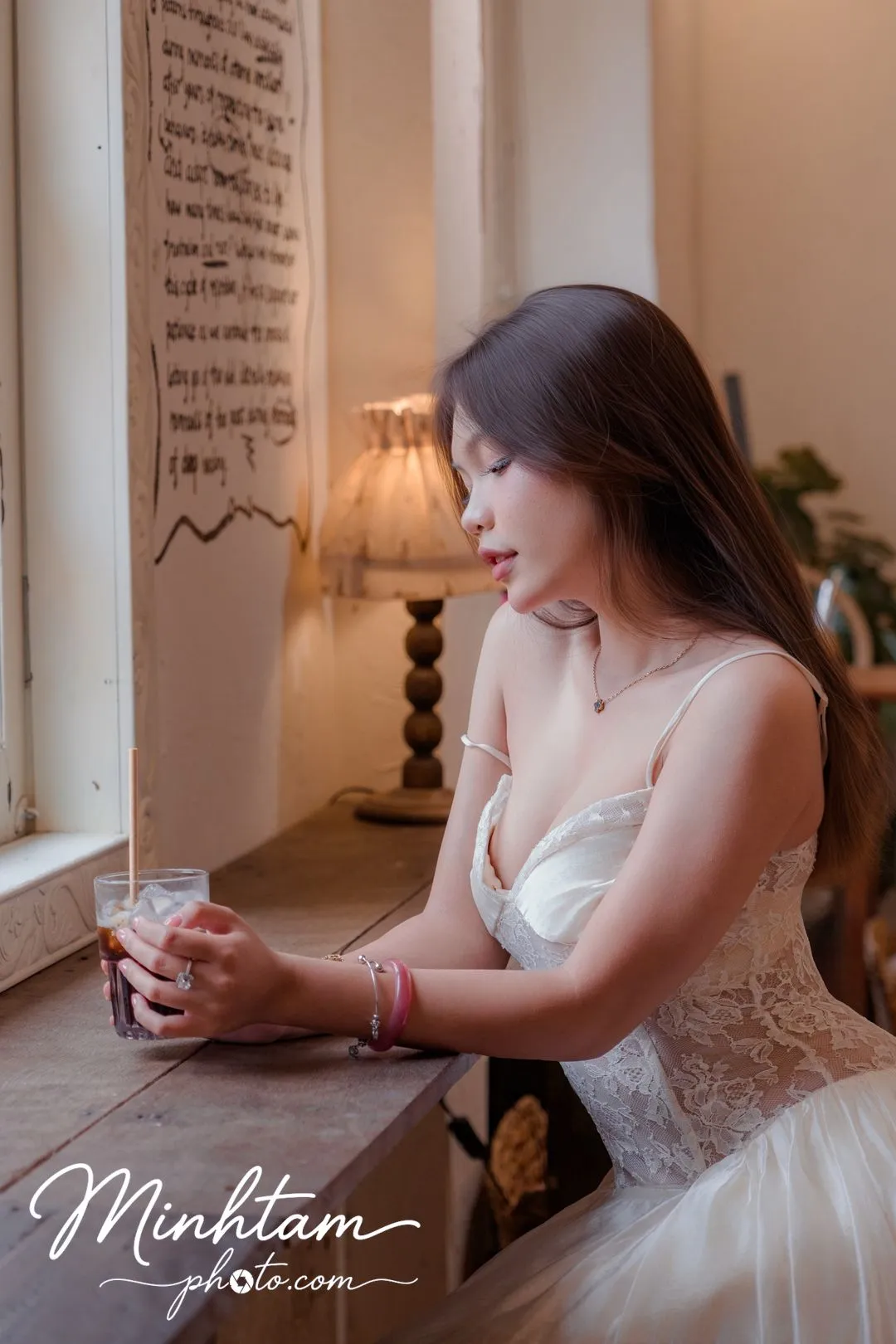 Chụp nàng thơ tại quán So Far So Good Coffee