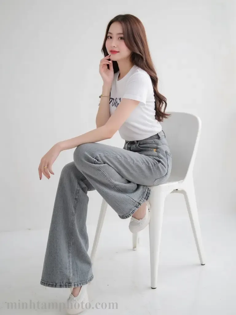 9 Cách Tạo Dáng Chụp Ảnh Khi Mặc Quần Jean Cho Nữ Siêu Sành Điệu