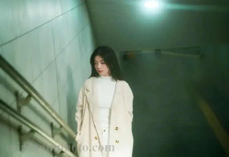 Hướng Dẫn Tạo Dáng Chụp Ảnh Ở Metro: 15+ Tư Thế Đẹp Tự Nhiên Cho Nữ